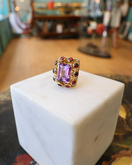 Bague Sanja Spahr 1001 Nuits améthyste et grenats vue de face